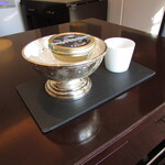 ラ メゾン ドゥ グラシアニ - Caviar フランスのストゥリア社の煌びやかなフレッシュ オシェトラ ベルーガキャビア ワンスプーンのお楽しみ