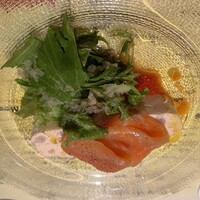 Hamburg Conel - サーモンをのせた蟹と小柱のテリーヌ