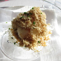 ラ メゾン ドゥ グラシアニ 神戸北野 -  OEuf トリュフオイルを注入した丹波・婦木農場の平飼い卵とイタリア・アルバ産白トリュフ マッシュルームを使ったピューレ