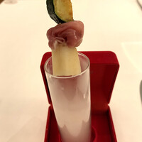 R1 TOKYO Bar&Restaurant - イタリアパルマ産生ハム スカモルツァチーズ いちじく