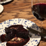 Bistro TATSU - 牛頰肉の赤ワイン煮込みマッシュポテト添えと赤ワイン