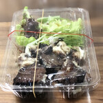 Bistro TATSU - 食べきれなかったお肉に野菜を添えてくれ持ち帰りにしてくれました