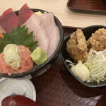 Tsukiji Shokudou Genchan - 日替わり丼と鶏唐揚げ