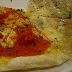 RISTORANTE Aliare - ピッツア アンチョビのトマトソース×ゴルゴンゾーラチーズ