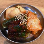 韓国屋台 ハンサム - キムチ盛り合わせ638円