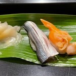 Sushi Motenashiya Ikenobe - コハダとあおやぎ