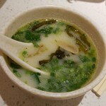 海底撈火鍋 - 酸菜火鍋からスープを加え、マーラーフープの完成