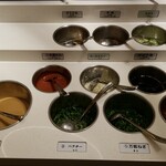 海底撈火鍋 - 大量の薬味1