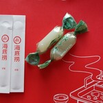 海底撈火鍋 - 会計時にもらった、爪楊枝、ミント飴