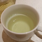 海底撈火鍋 - 色は薄いが、香り味はとても良い