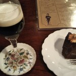 シティーライト - 琥珀の女王(左)    ノアケーキ(右)