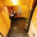 Yakidori Dainingu Issui - 地下への階段
