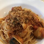 LA BETTOLA per tutti - サバとモッリーカのトマトソーススパゲッティ。