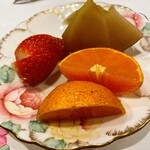 うを徳 - みかん、イチゴ、リンゴの白ワイン煮