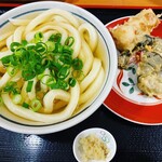 純手打ち讃岐うどん五郎 - あつあつうどん小
      ¥400
      ミニちくわ&こんぶ
      ¥140
