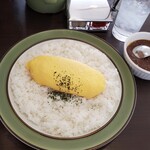 クロック - チーズオムレツカレー、ルーは手付きスフレに入ってます