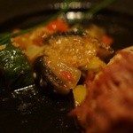 裏参道牛肉店 - 下に野菜のカポナータ