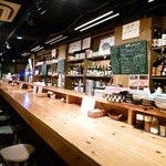 丼彩酒楽 由庵 - 長ーいカウンターで自由に盛り上がる！この気楽さが由庵流　♪