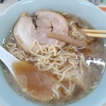 ラーメンハウス青木  - （麺をひっぱりだしてみた）