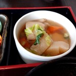 草庵 - 日替わりランチの野菜の汁物