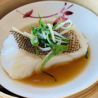 広東料理 センス - 沖縄産東星ハタの蒸籠蒸し