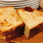 ビストロ カフェ デリ ポキナ369 - 自家製フォカッチャ