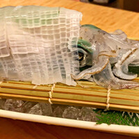対馬のどぐろとイカ活き造り 博多 魚蔵 都ホテル店 - 槍烏賊活き造り