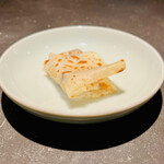 仁修樓 - ◎北京ダックの皮と洋梨、ピーカンナッツ包み。