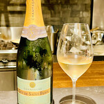 仁修樓 - ☆シャンパンで乾杯。　　　　　　　　　　　　　　　　　　◎Guy de Saint-Flavy Champagne Brut（仏・シャンパーニュ）