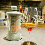 仁修樓 - ◎紹興酒20年陳酿を常温で頂く。中華料理には紹興酒が良く合う。