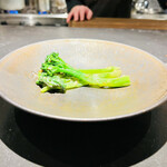 仁修樓 - ◎茎ブロッコリーの腐乳炒め。腐乳は豆腐に麹をつけ、塩水中で発酵させた中国食品。