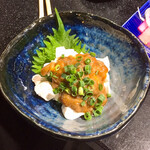 三酉屋 - クリームチーズ酒盗かけ550円