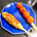 三酉屋 - つくね塩198円、プチトマト165円