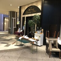イタリアーナ エノテカ ドォーロ - ある時は店頭のテーブルに
