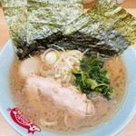 横浜ラーメン 町田家 - ラーメン＋煮卵@840円