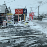 中津からあげ 渓 - 雪のある駐車場
