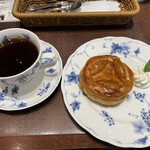 喫茶トリコロール - アップルパイセット　1199円