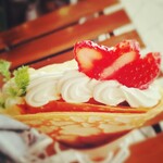 クレープアンドカフェ ヴァーチュ - いちごクリームを上から。
