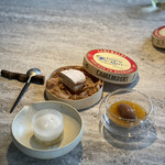 ad hoc  - ◆焼きみかんのプリン　カカオバローナ72%アイスクリーム
      ◆洋梨　ミント　洋梨スパークリングのエスプーマ
      あめの筒