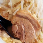 ラーメン二郎 会津若松駅前店 - 豚はこんなかんじ。