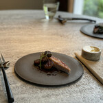 ad hoc  - ◆岩手県ほろほろどりの胸肉
      和田牛蒡ペコロス　エスプレッソと赤ワインの「ジュ』ソース　エスプレッソパウダー　エルバステラ