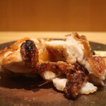 こころや - 鹿児島産軍鶏手羽元と皮の部分アップ