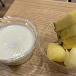 コンフォートホテル - ヨーグルト、パイナップル、りんご