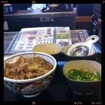 Yoshinoya - 今日の昼ご飯は、牛鍋丼並にねぎ玉子をいただきました。