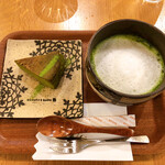 Nihonchakissachaen - 抹茶ラテ(hot)､抹茶のベイクドチーズケーキ