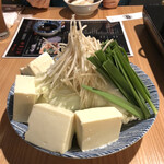 Hakata Motsunabe Tajimaya - 追加の野菜と豆腐