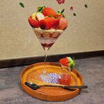 ICHIGO - プレミアムいちごパフェ