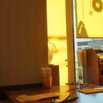 トラットリア フィオリトゥーラ - 201212　Fioritura　座席より（左斜め前）黄色い日よけの向こうは・・・テラス席