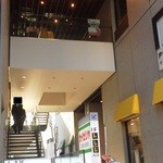 トラットリア フィオリトゥーラ - 201212　Fioritura　お店へは階段・エレベーターをご利用ください（中央部分）