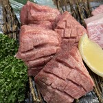 七輪焼肉やまや - 厚切りタン